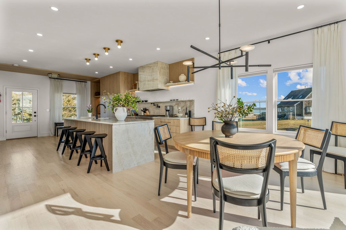 Peaceful Oceanfront Villa in Bourne, Massachusetts