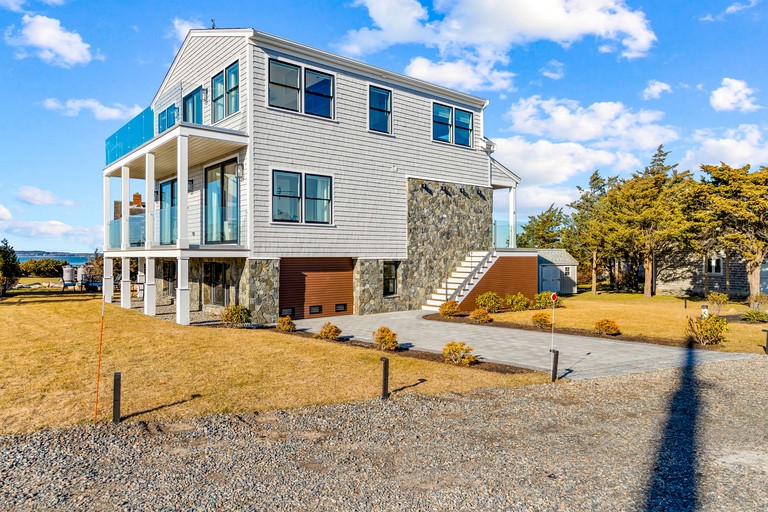 Peaceful Oceanfront Villa in Bourne, Massachusetts