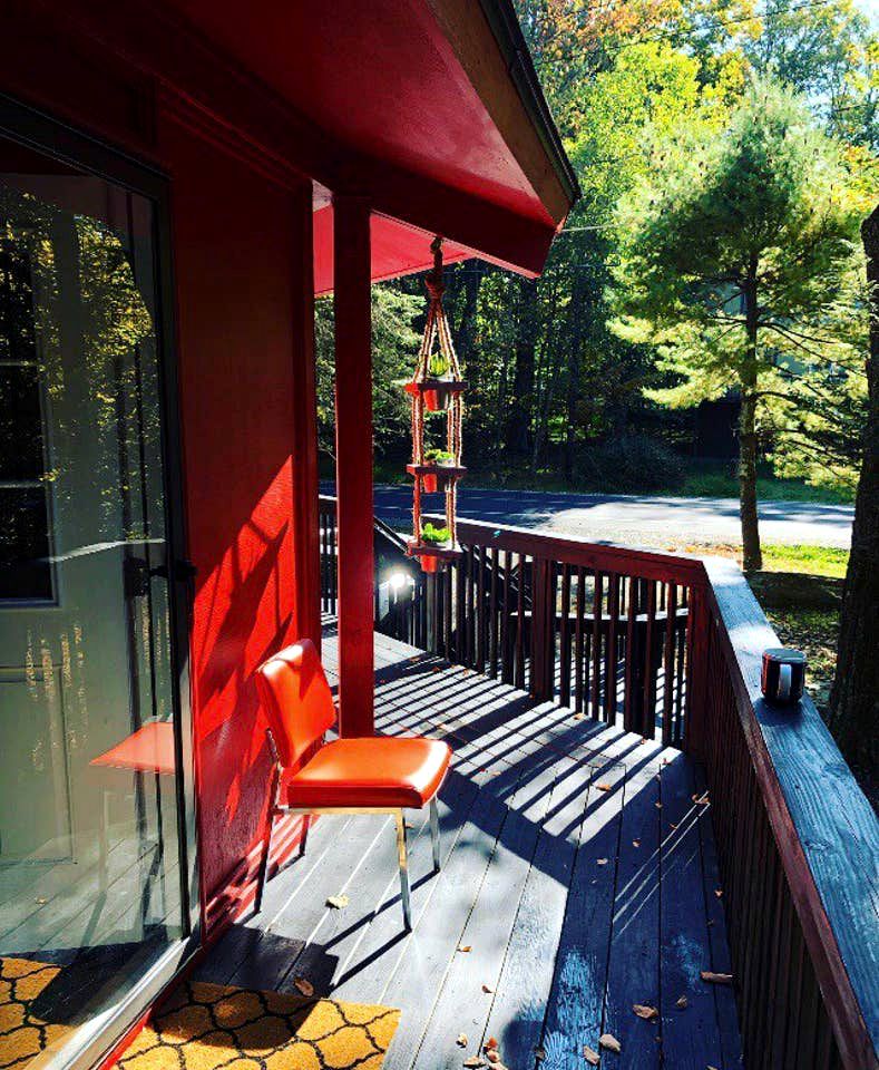 Idyllic Getaway in a Colorful Yurt-Style Cabin near Lake Ariel, Pennsylvania