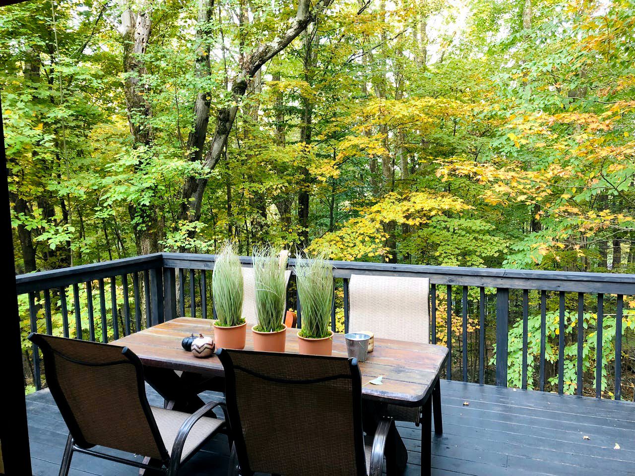 Idyllic Getaway in a Colorful Yurt-Style Cabin near Lake Ariel, Pennsylvania
