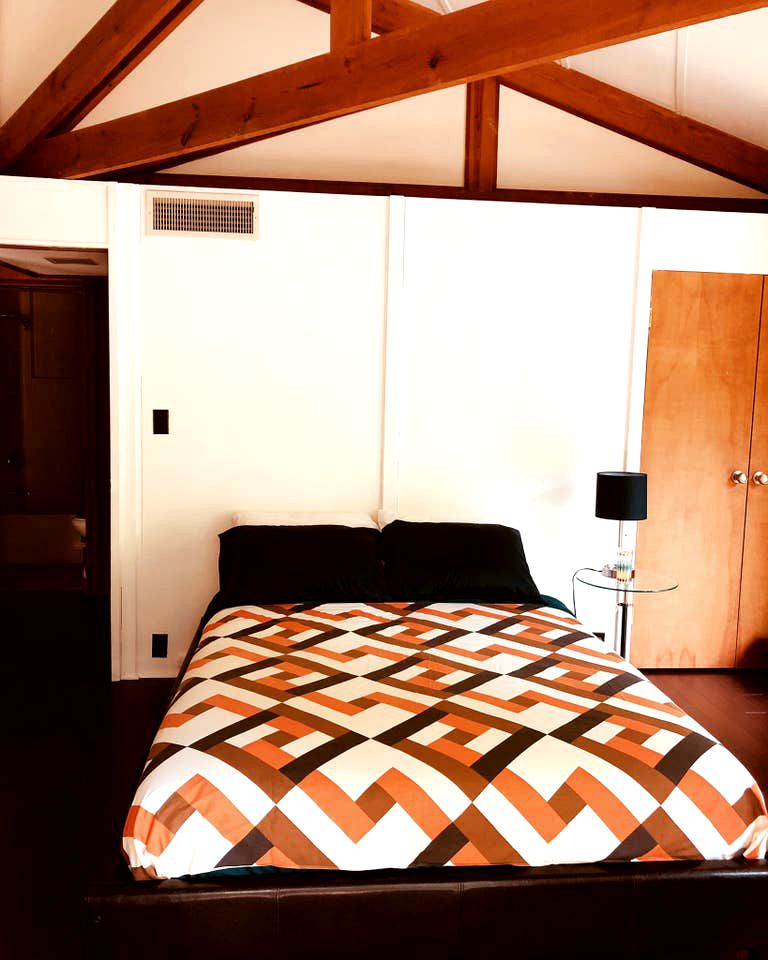 Idyllic Getaway in a Colorful Yurt-Style Cabin near Lake Ariel, Pennsylvania