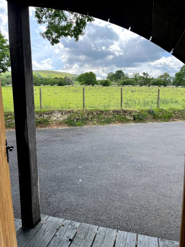 Beautiful Pod by the Irfon River for a Unique Glamping Getaway near Builth Wells, Wales