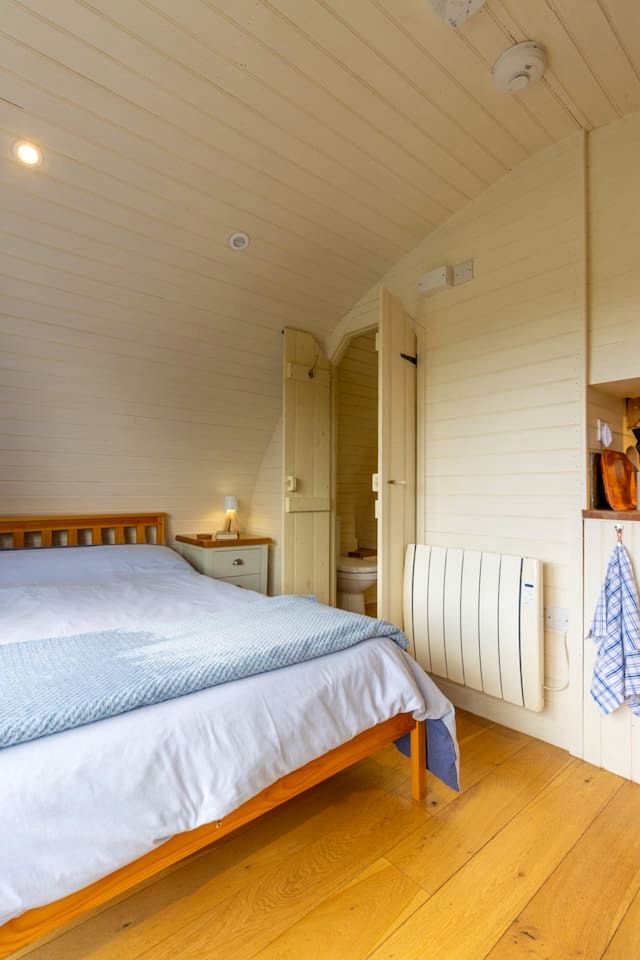 Beautiful Pod by the Irfon River for a Unique Glamping Getaway near Builth Wells, Wales