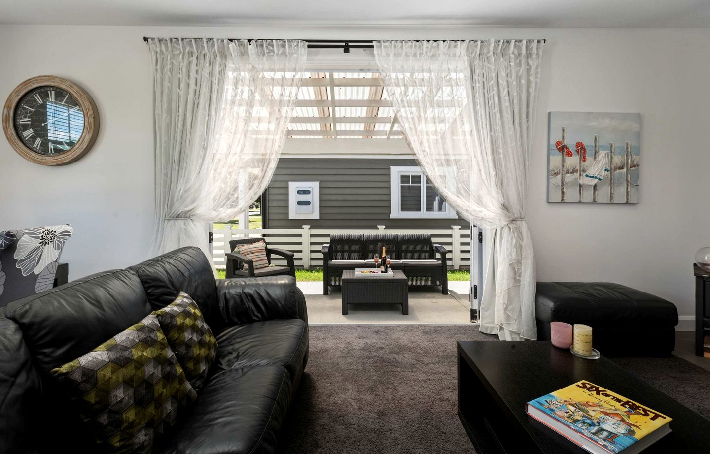 Stylish Waihi Beach Holiday Home with Private Outdoor Space and BBQ, Located Near the Ocean, Waihi Beach, New Zealand