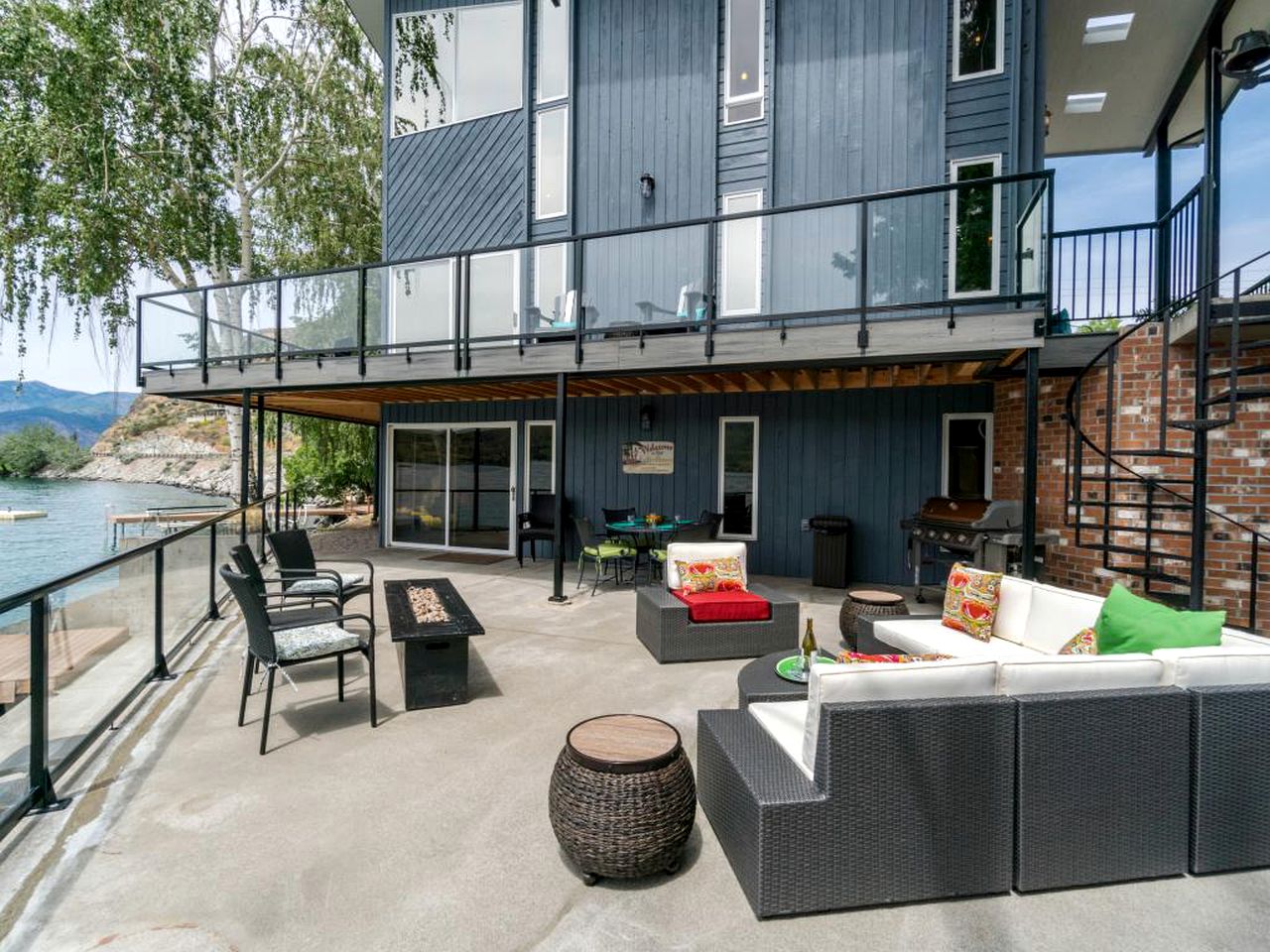 Lakeside Cabin with Private Hot Tub in Chelan, Washington