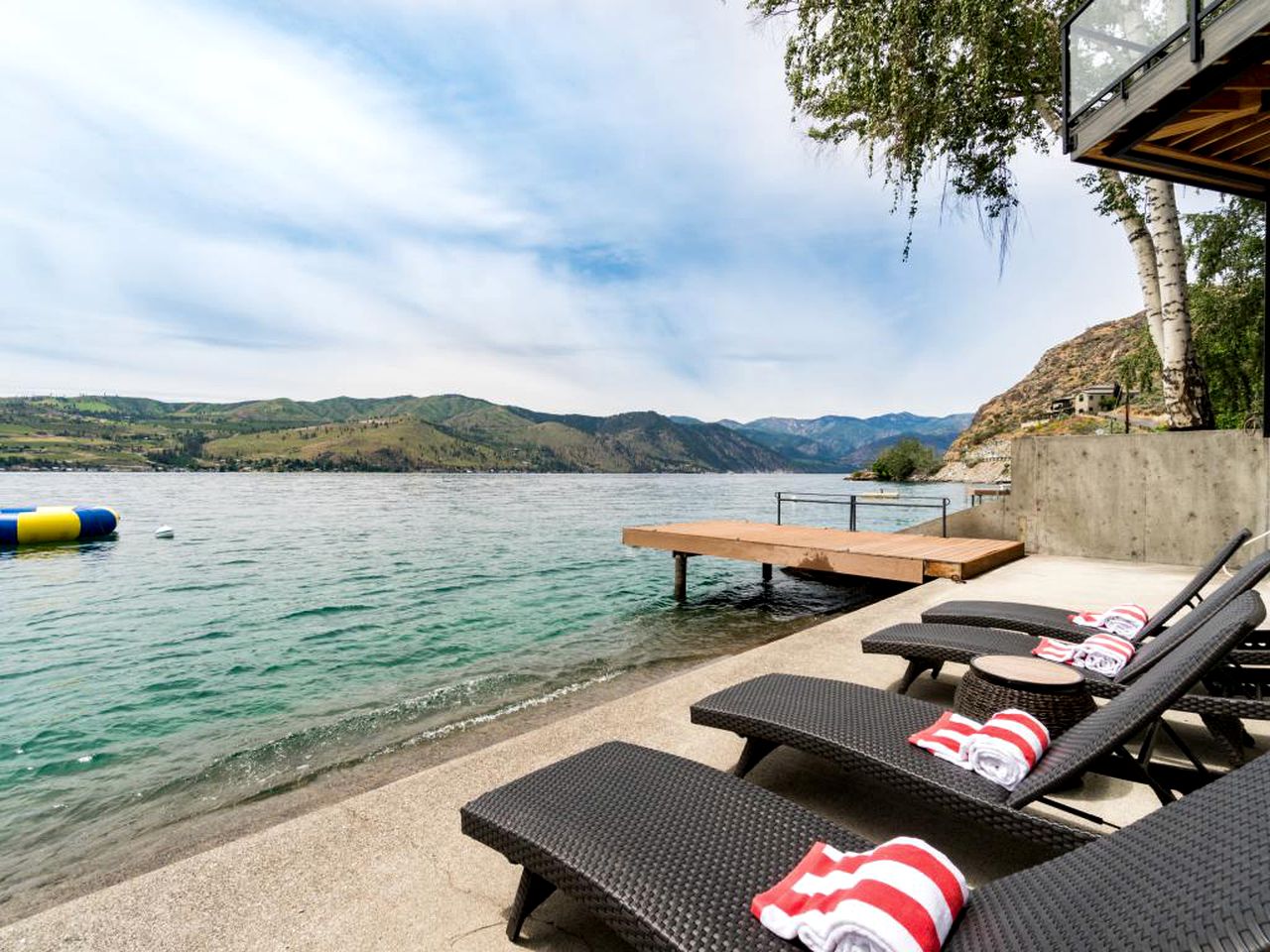 Lakeside Cabin with Private Hot Tub in Chelan, Washington