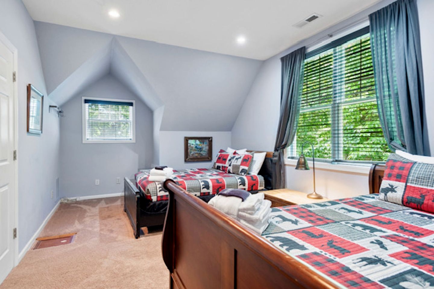 Luxurious Mountain Retreat with Wrap-Around Porches and Hot Tub, Near Asheville and Black Mountain, NC