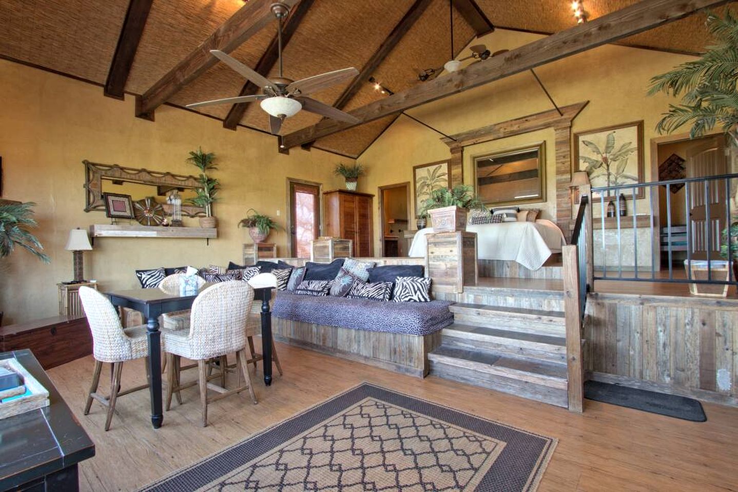 Unique Raised Bungalow Rental with Amazing Texas Hill Country Views in Bergheim, Texas