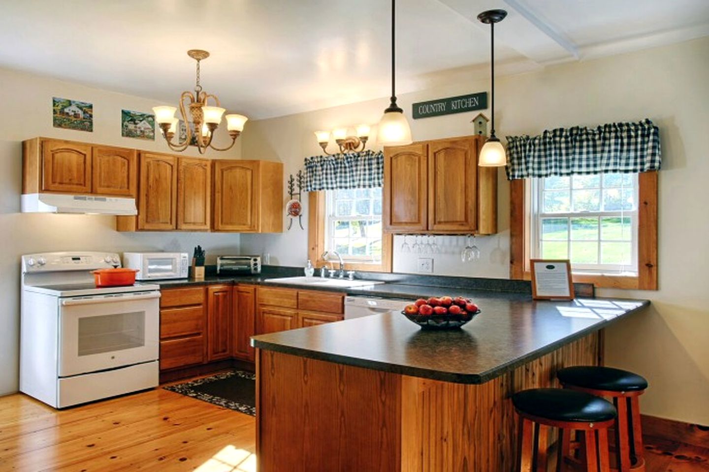 Light-Filled, Well-Appointed Mountain Cabin for a Vacation in Wells, Vermont