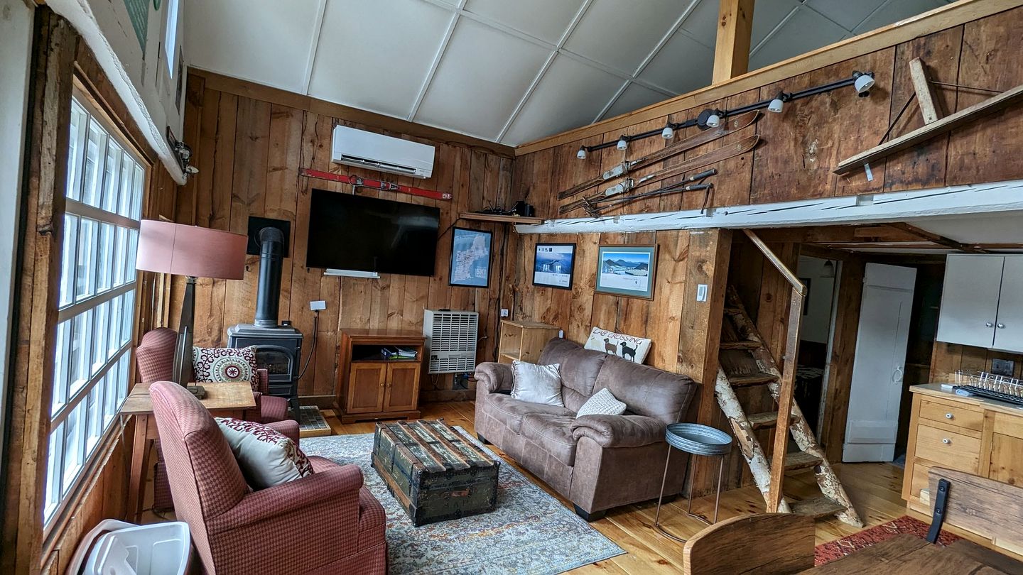 Rustic Cabin with Barbecue Perfect for Water Activities in Chittenden, Vermont