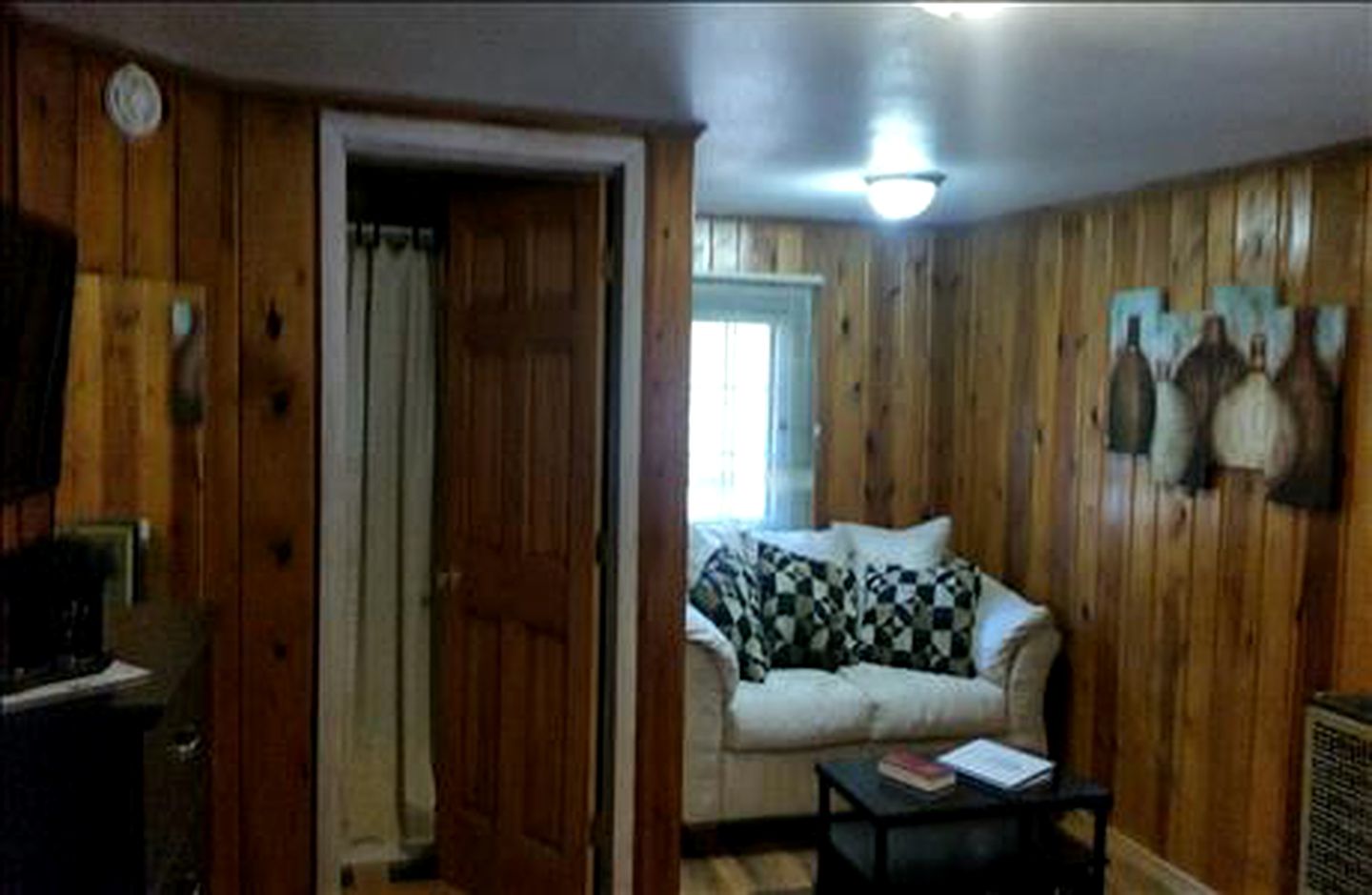 Two-Bedroom Log Cabin Rental near Mount Rushmore, South Dakota