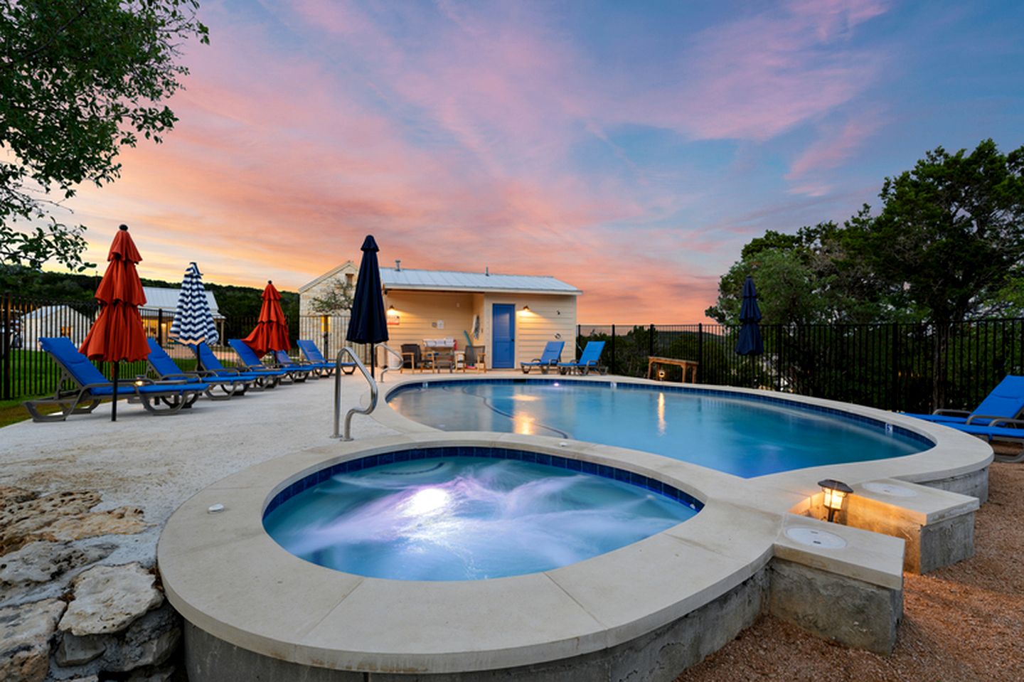 Cozy Spacious Studio Cottage for a Peaceful Romantic Escape to Texas Hill Country near Dripping Springs, Texas