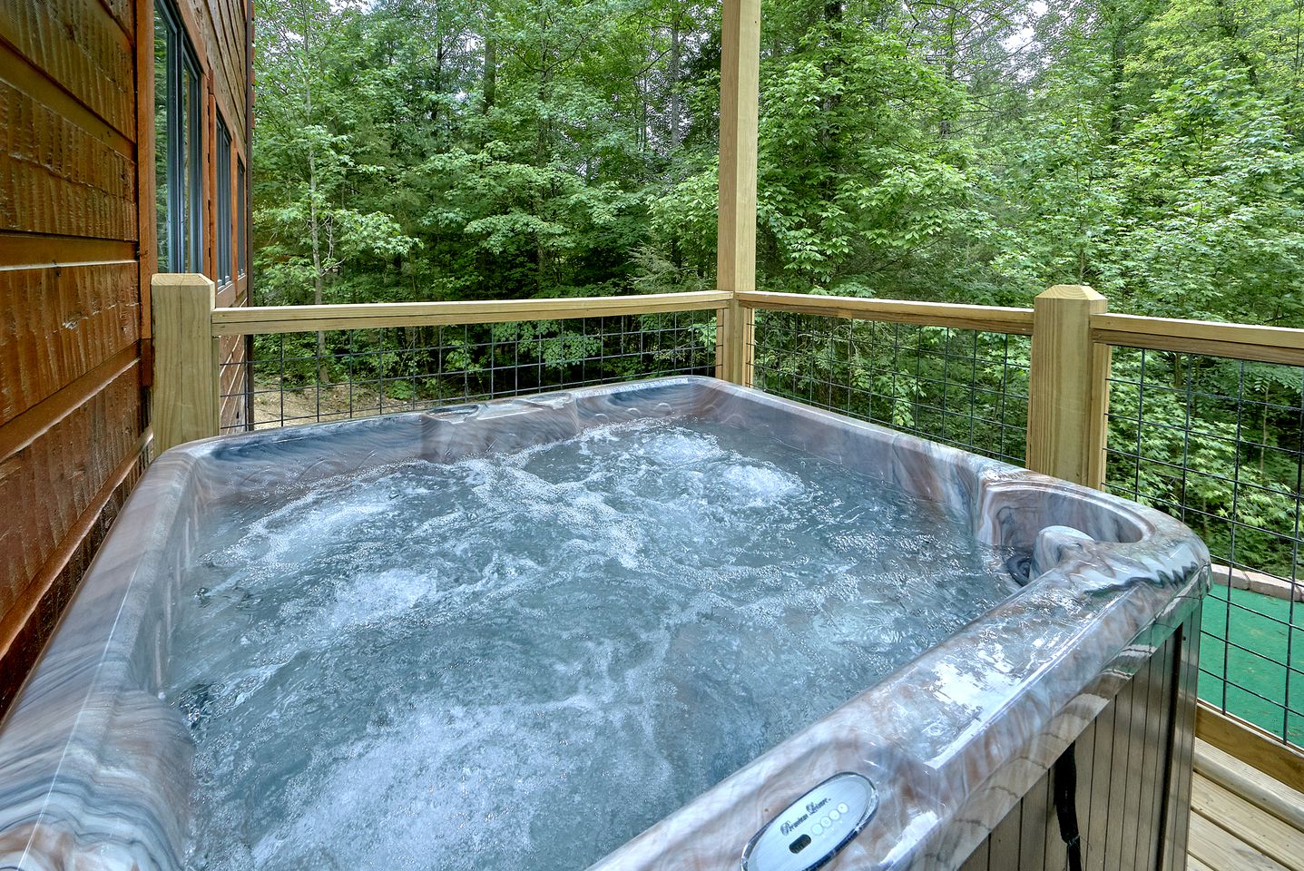 Fun-Filled Sevierville Cabin with a Pool and Mini-Golf for Family Getaways in Tennessee