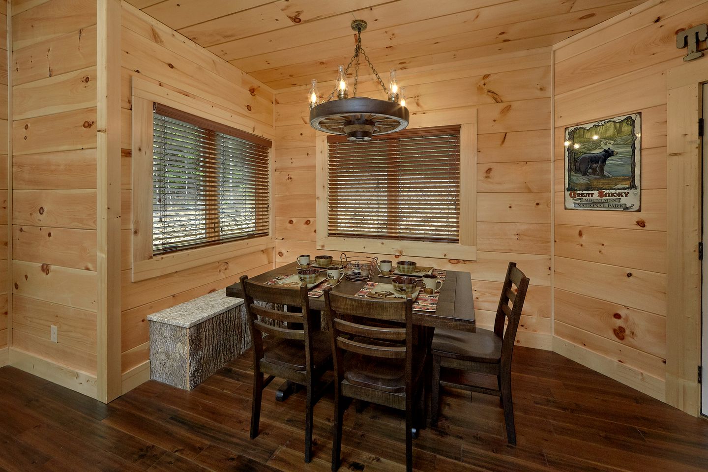 Fun-Filled Sevierville Cabin with a Pool and Mini-Golf for Family Getaways in Tennessee