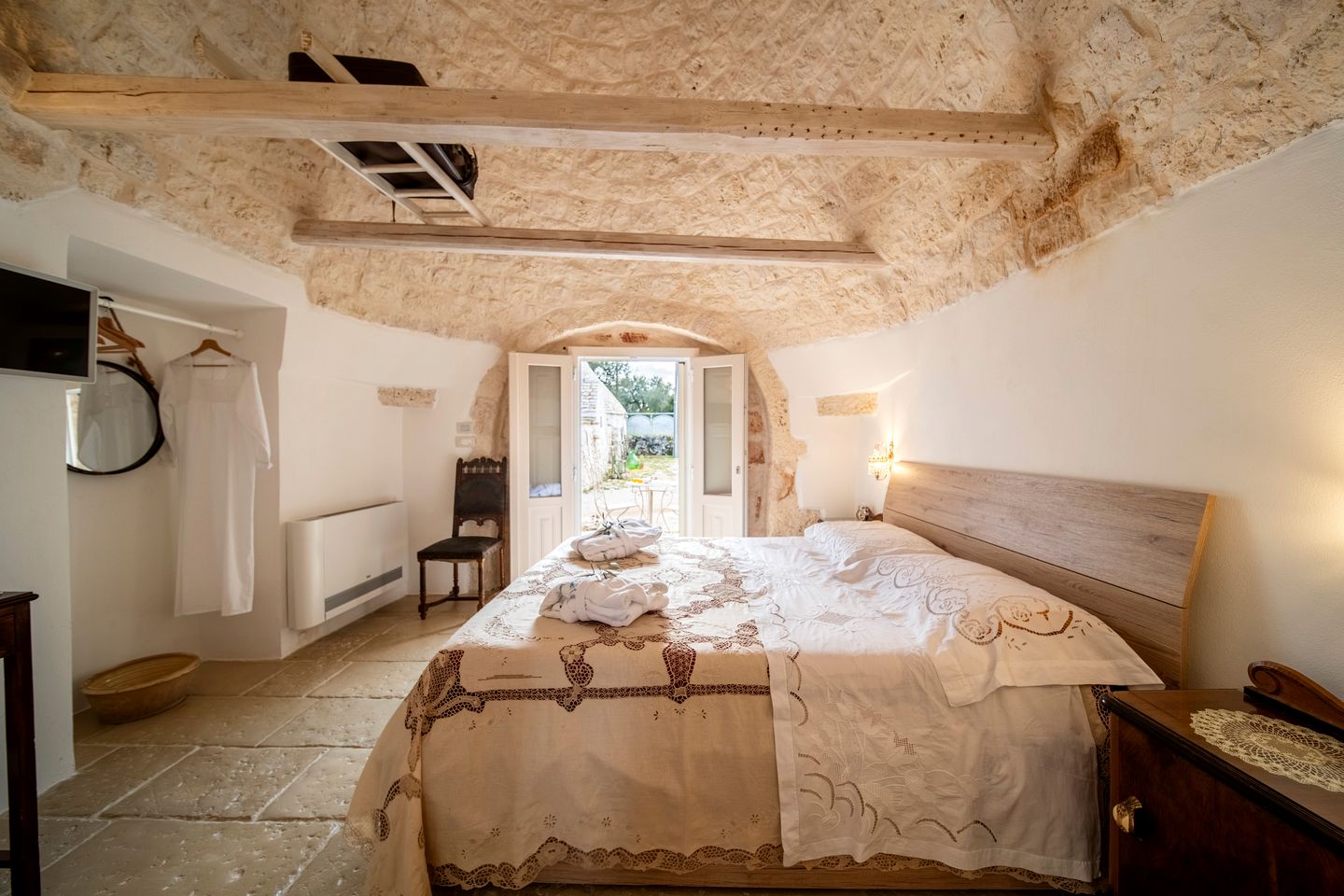 Poolside Perfection: Unbeatable Rental in Puglia, Italy