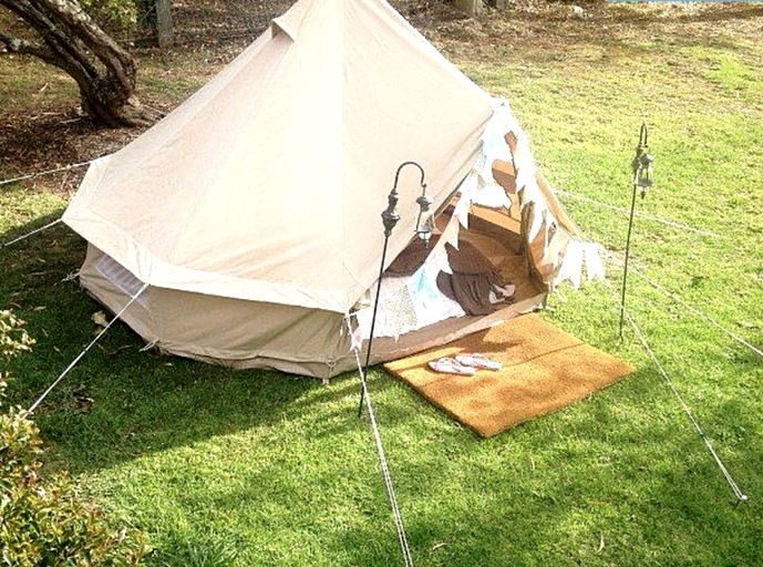 Tented Cabins (Kurrajong Hills, New South Wales, Australia)