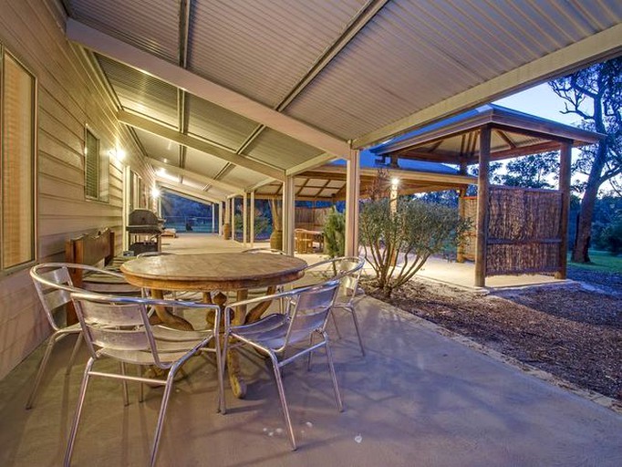 Cabins (Dunsborough, Western Australia, Australia)