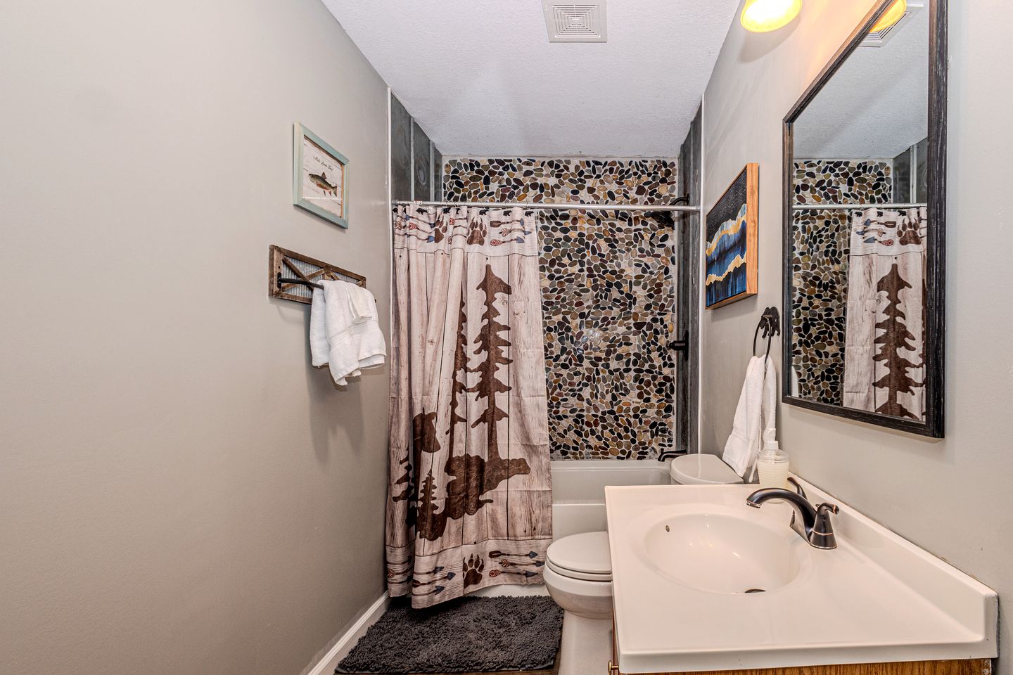 Secluded Mountain Hideaway: Cabin Experience in North Carolina