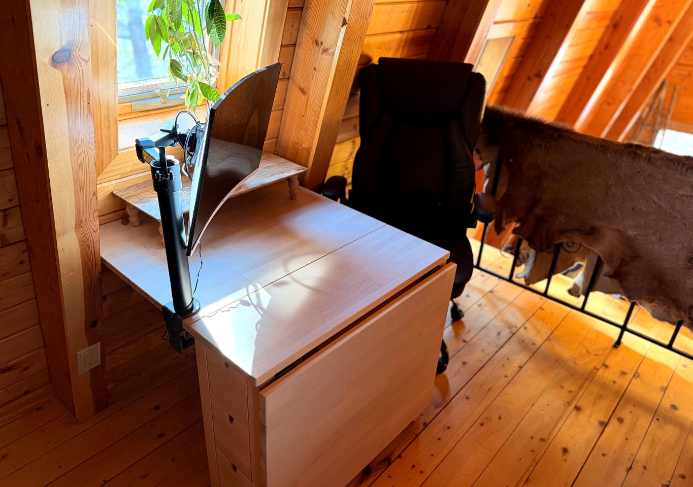 Charming Sunset-View Mountain Cabin with Unique Gothic Décor near Fool Hollow Lake in Show Low, Arizona