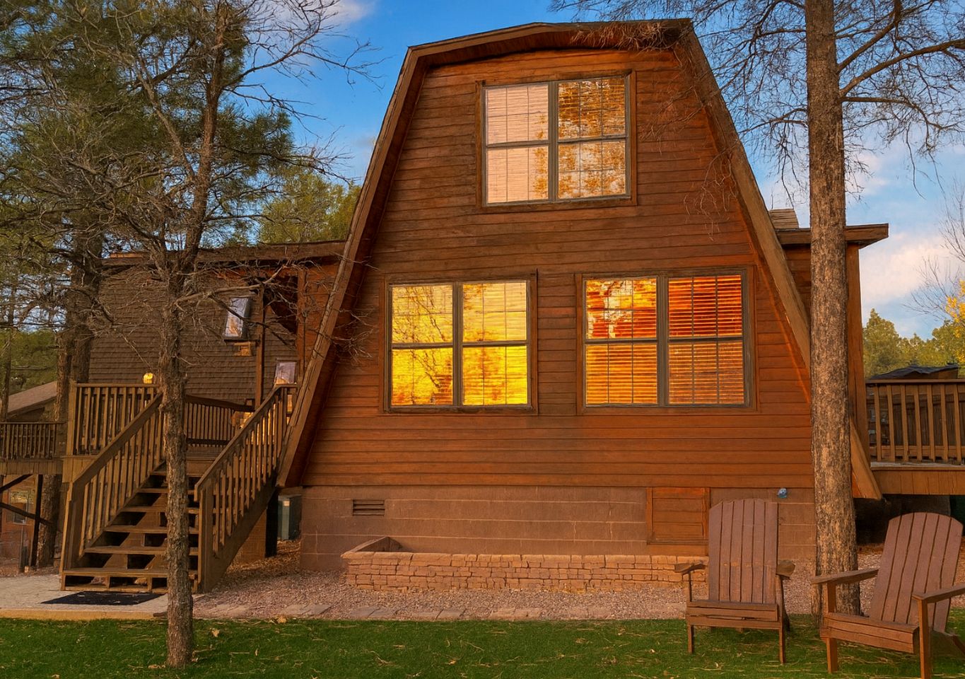Charming Sunset-View Mountain Cabin with Unique Gothic Décor near Fool Hollow Lake in Show Low, Arizona