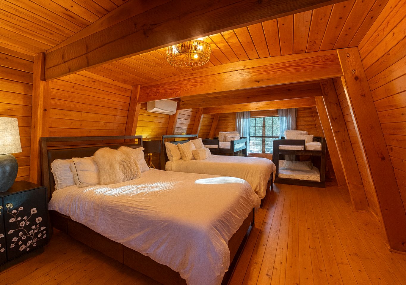 Charming Sunset-View Mountain Cabin with Unique Gothic Décor near Fool Hollow Lake in Show Low, Arizona