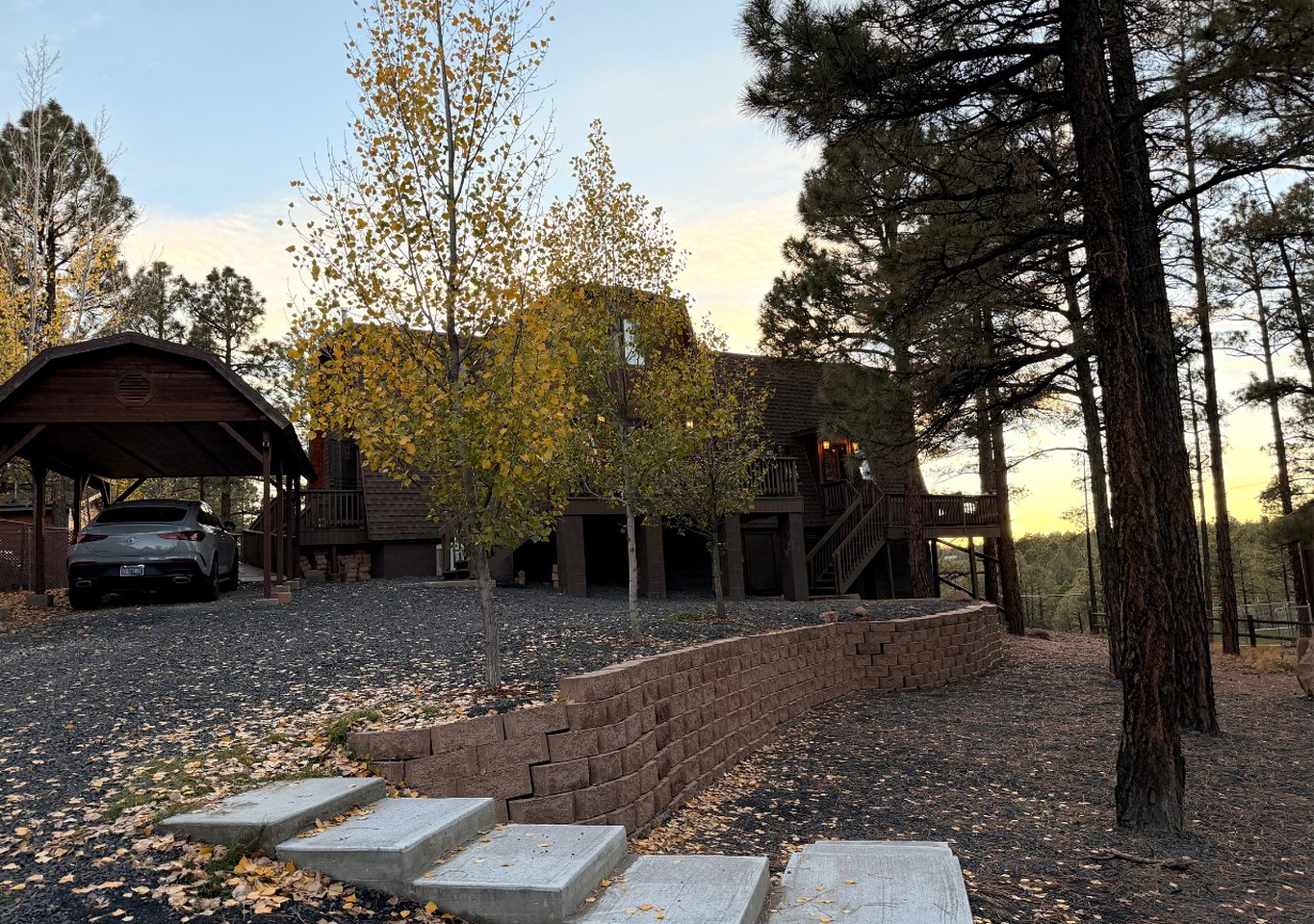 Charming Sunset-View Mountain Cabin with Unique Gothic Décor near Fool Hollow Lake in Show Low, Arizona
