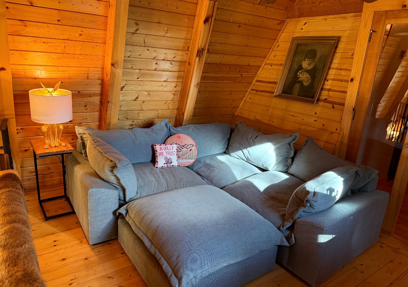 Charming Sunset-View Mountain Cabin with Unique Gothic Décor near Fool Hollow Lake in Show Low, Arizona