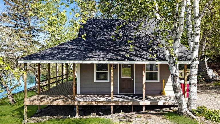 Cabins (United States of America, Portage Lake, Maine)