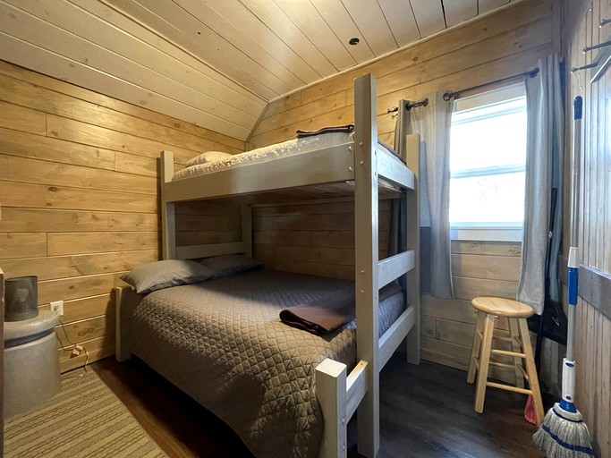 Cabins (United States of America, Portage Lake, Maine)
