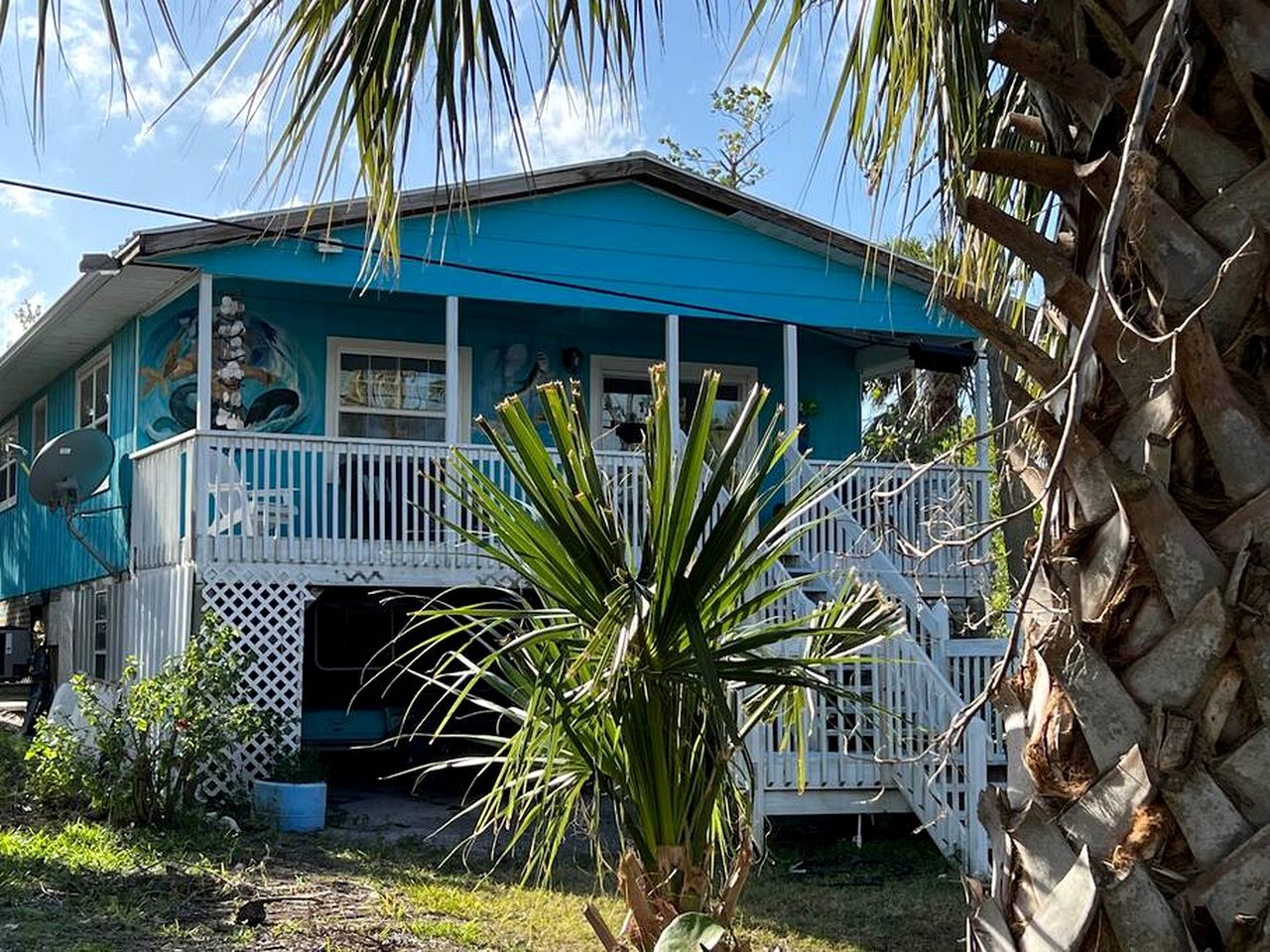 Charming Waterfront Cottage with Private Dock near Little Gasparilla Island, Florida