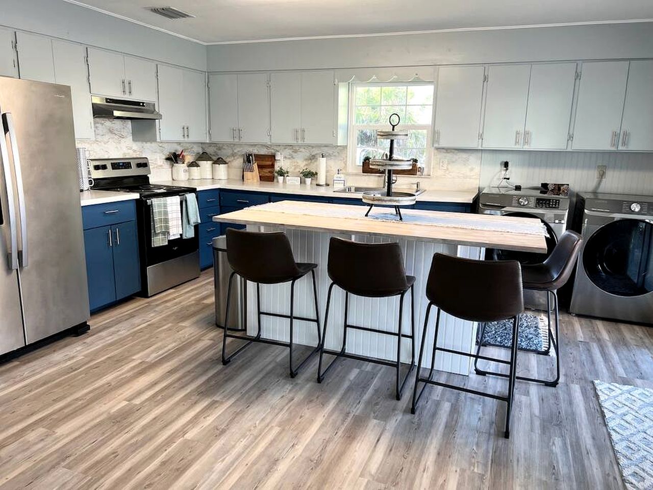 Charming Waterfront Cottage with Private Dock near Little Gasparilla Island, Florida