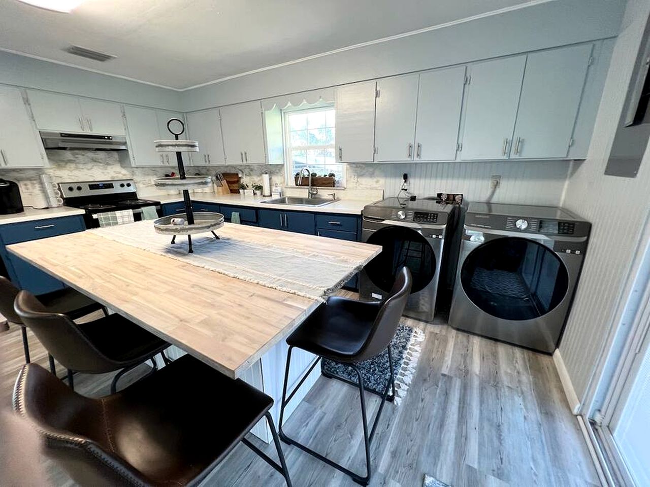 Charming Waterfront Cottage with Private Dock near Little Gasparilla Island, Florida