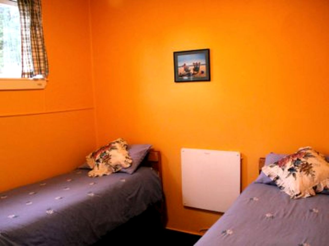 Simple Vacation Rental with Shared Facilities near Whare Creek, New Zealand