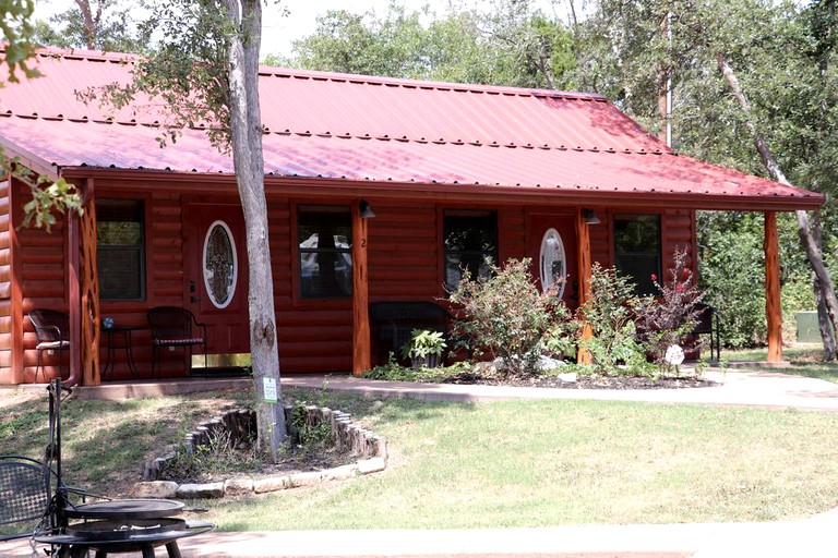 Cabins (Waco, Texas, United States)