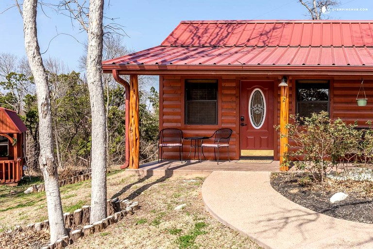 Cabins (Waco, Texas, United States)