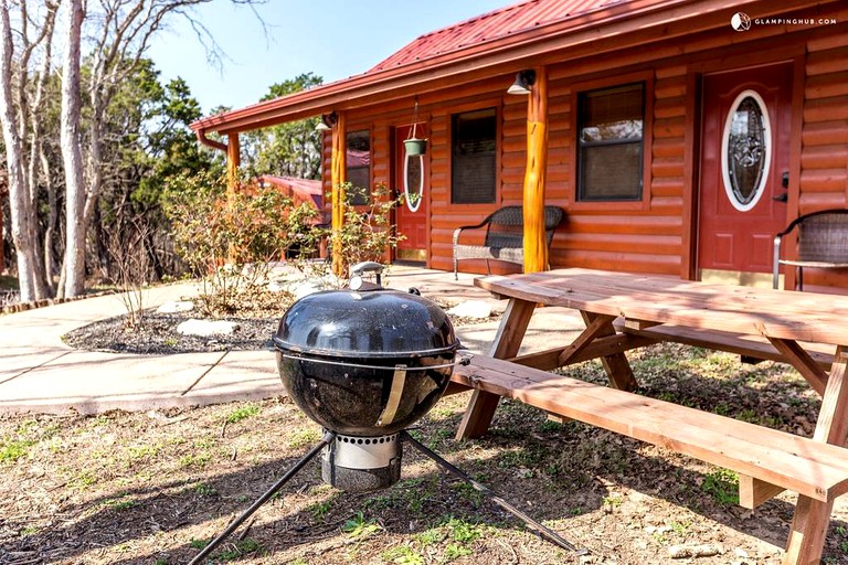 Cabins (Waco, Texas, United States)