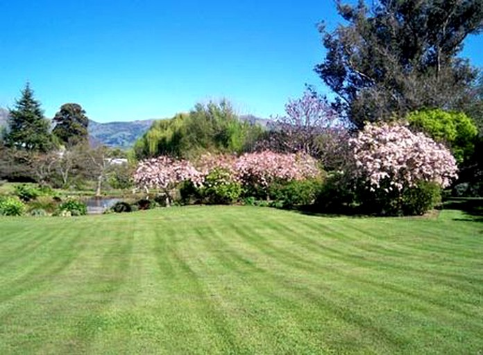 Nature Lodges (Akaroa, South Island, New Zealand)