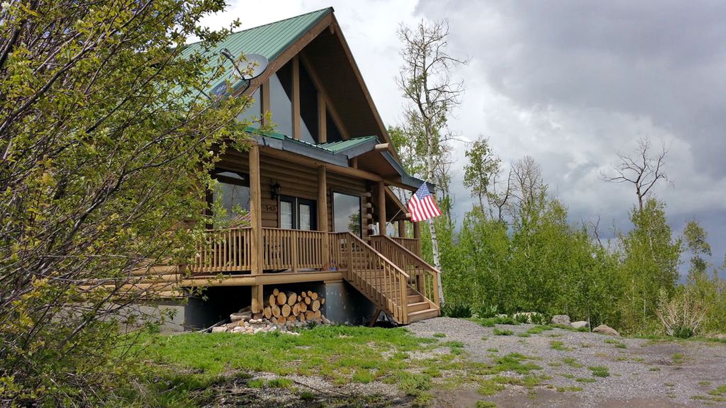 Spacious Mountain Ski Cabin situated on the Grand Mesa, Colorado