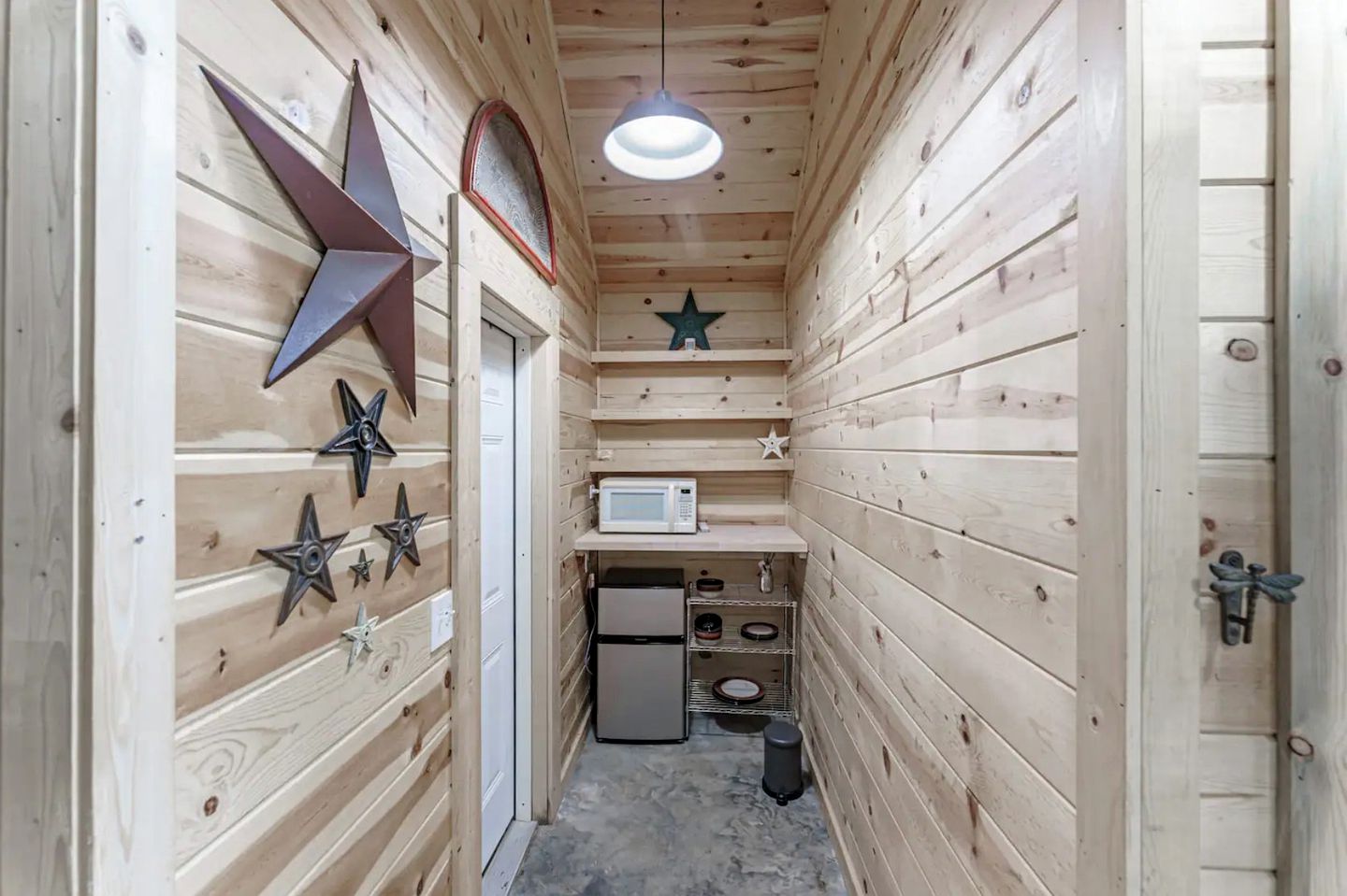 Incredible Family Cabin with Pool Table, Arcade Game, and Hot Tub for Luxury Getaway in Gatlinburg, Tennessee