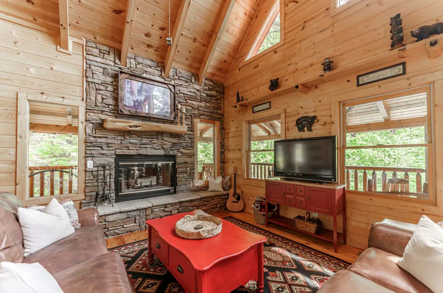 Incredible Family Cabin with Pool Table, Arcade Game, and Hot Tub for Luxury Getaway in Gatlinburg, Tennessee