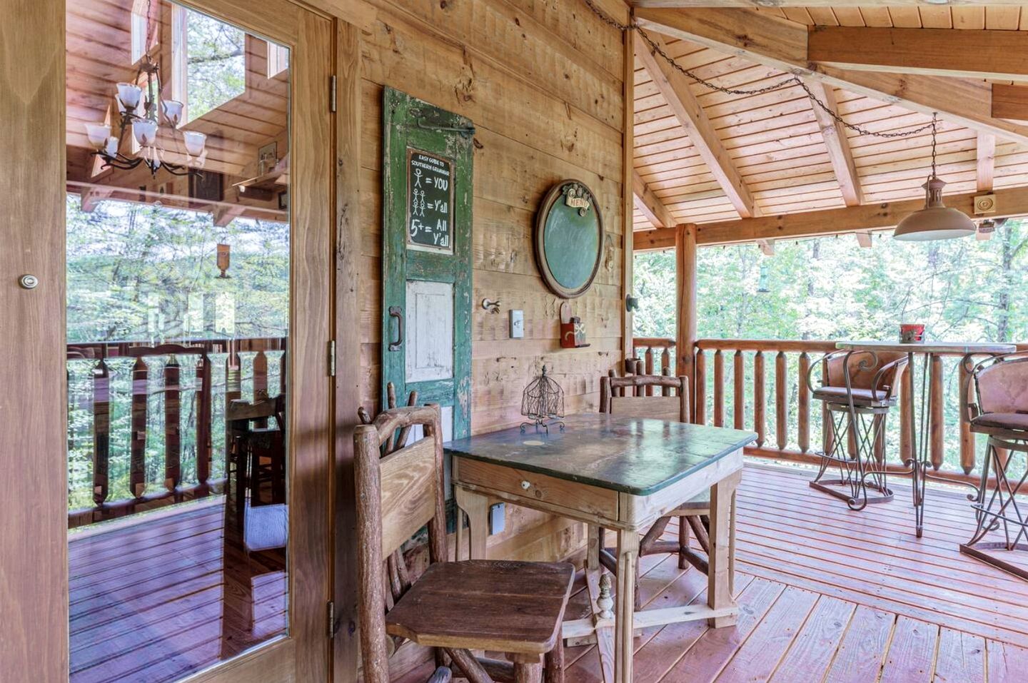 Incredible Family Cabin with Pool Table, Arcade Game, and Hot Tub for Luxury Getaway in Gatlinburg, Tennessee