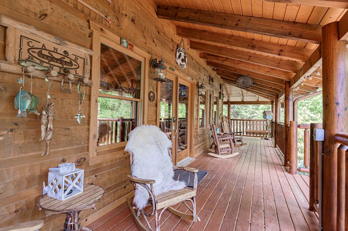 Incredible Family Cabin with Pool Table, Arcade Game, and Hot Tub for Luxury Getaway in Gatlinburg, Tennessee