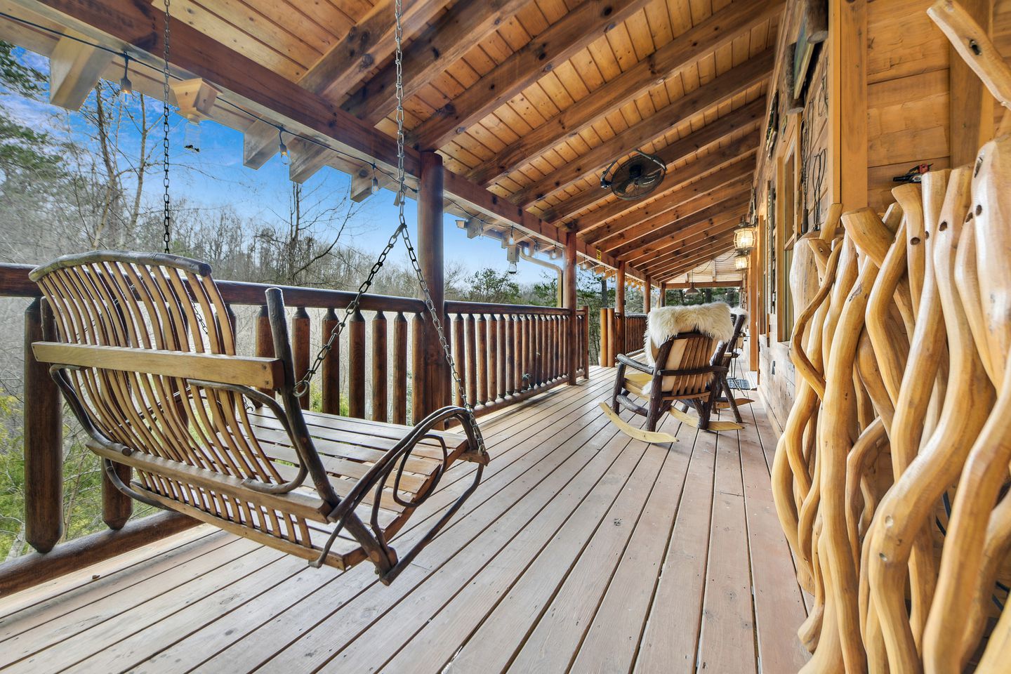 Incredible Family Cabin with Pool Table, Arcade Game, and Hot Tub for Luxury Getaway in Gatlinburg, Tennessee