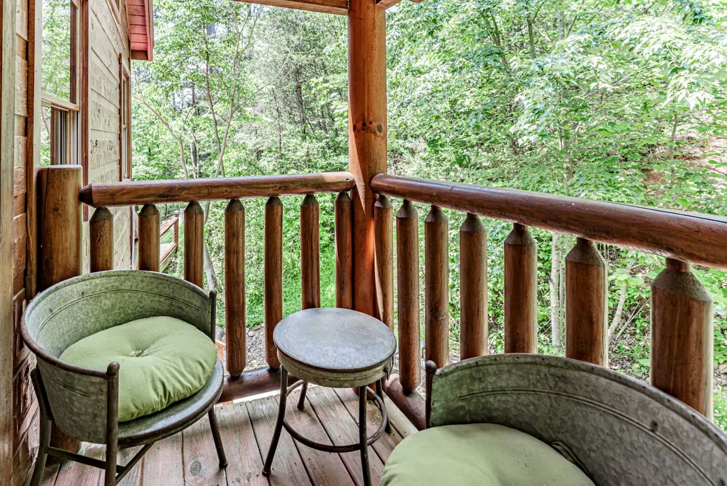 Incredible Family Cabin with Pool Table, Arcade Game, and Hot Tub for Luxury Getaway in Gatlinburg, Tennessee