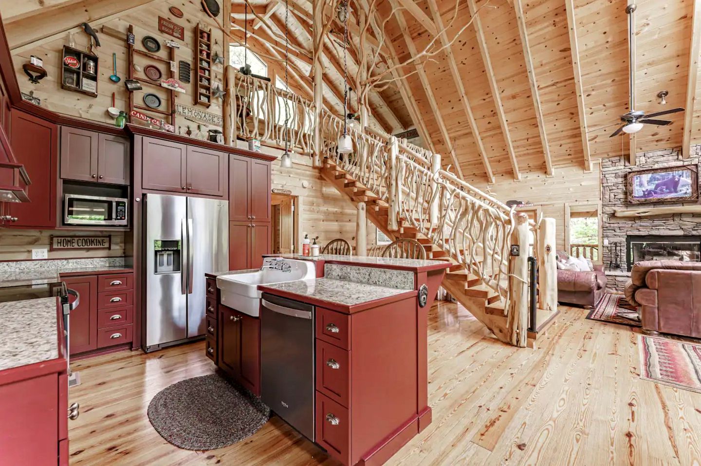 Incredible Family Cabin with Pool Table, Arcade Game, and Hot Tub for Luxury Getaway in Gatlinburg, Tennessee