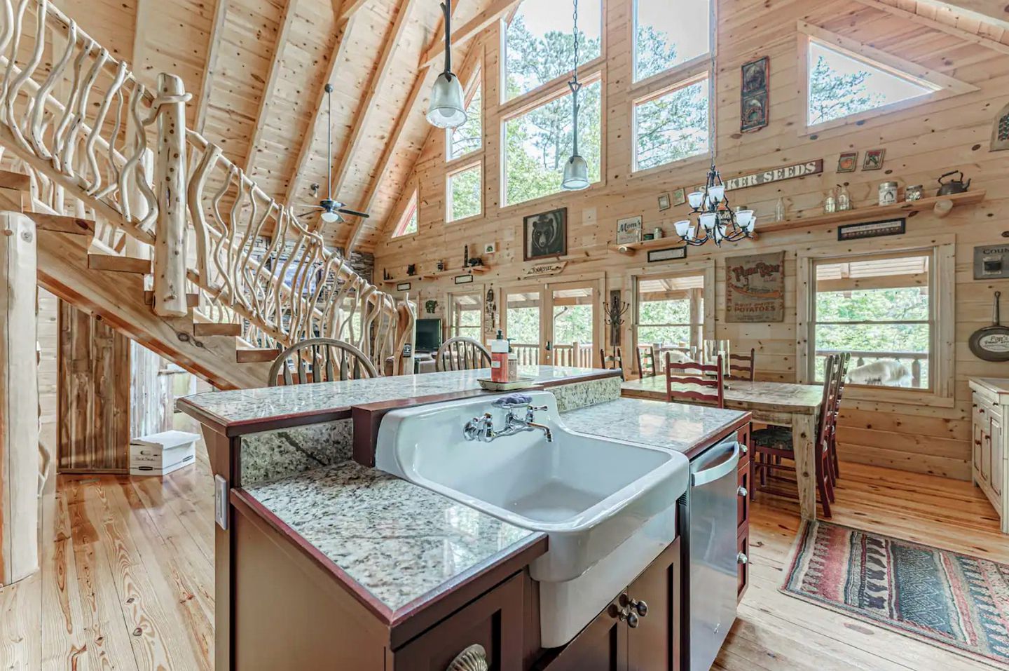 Incredible Family Cabin with Pool Table, Arcade Game, and Hot Tub for Luxury Getaway in Gatlinburg, Tennessee