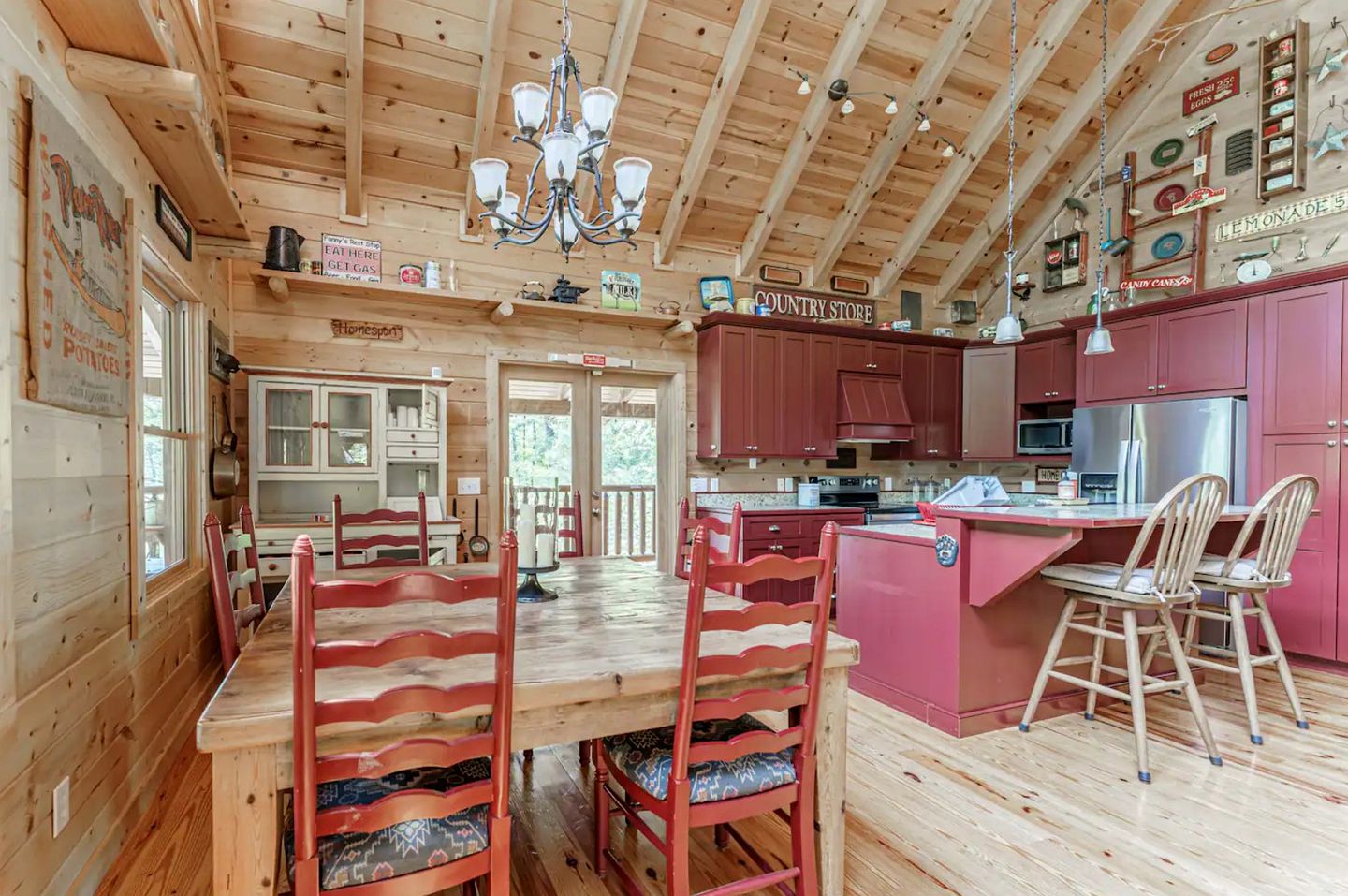 Incredible Family Cabin with Pool Table, Arcade Game, and Hot Tub for Luxury Getaway in Gatlinburg, Tennessee
