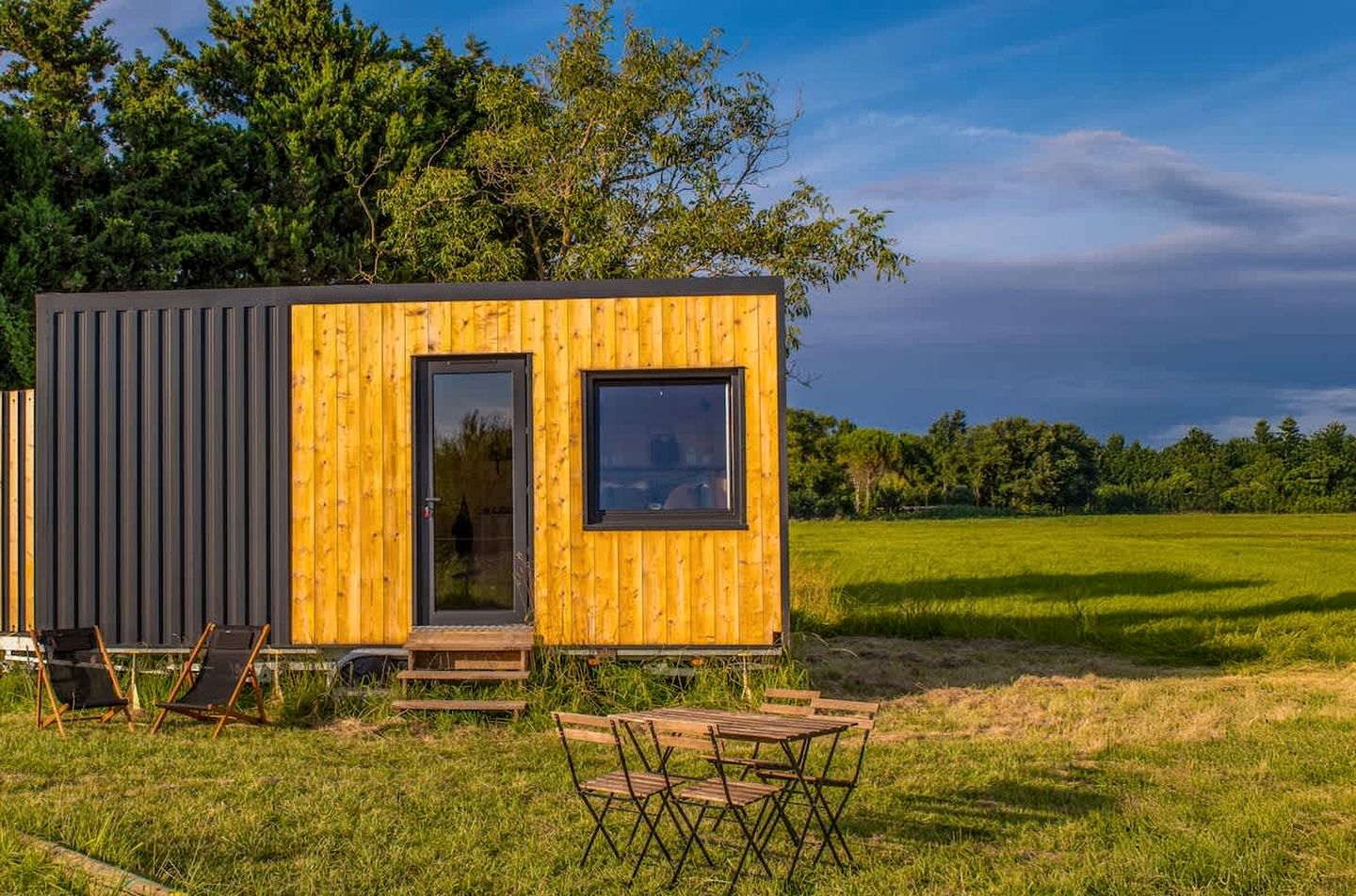 Charming Off-Grid Eco-Retreat with Sunset Views Near Montélimar | Châteauneuf-du-Rhône, France