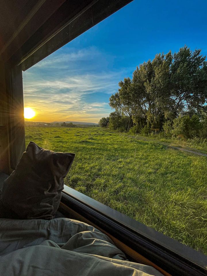 Charming Off-Grid Eco-Retreat with Sunset Views Near Montélimar | Châteauneuf-du-Rhône, France