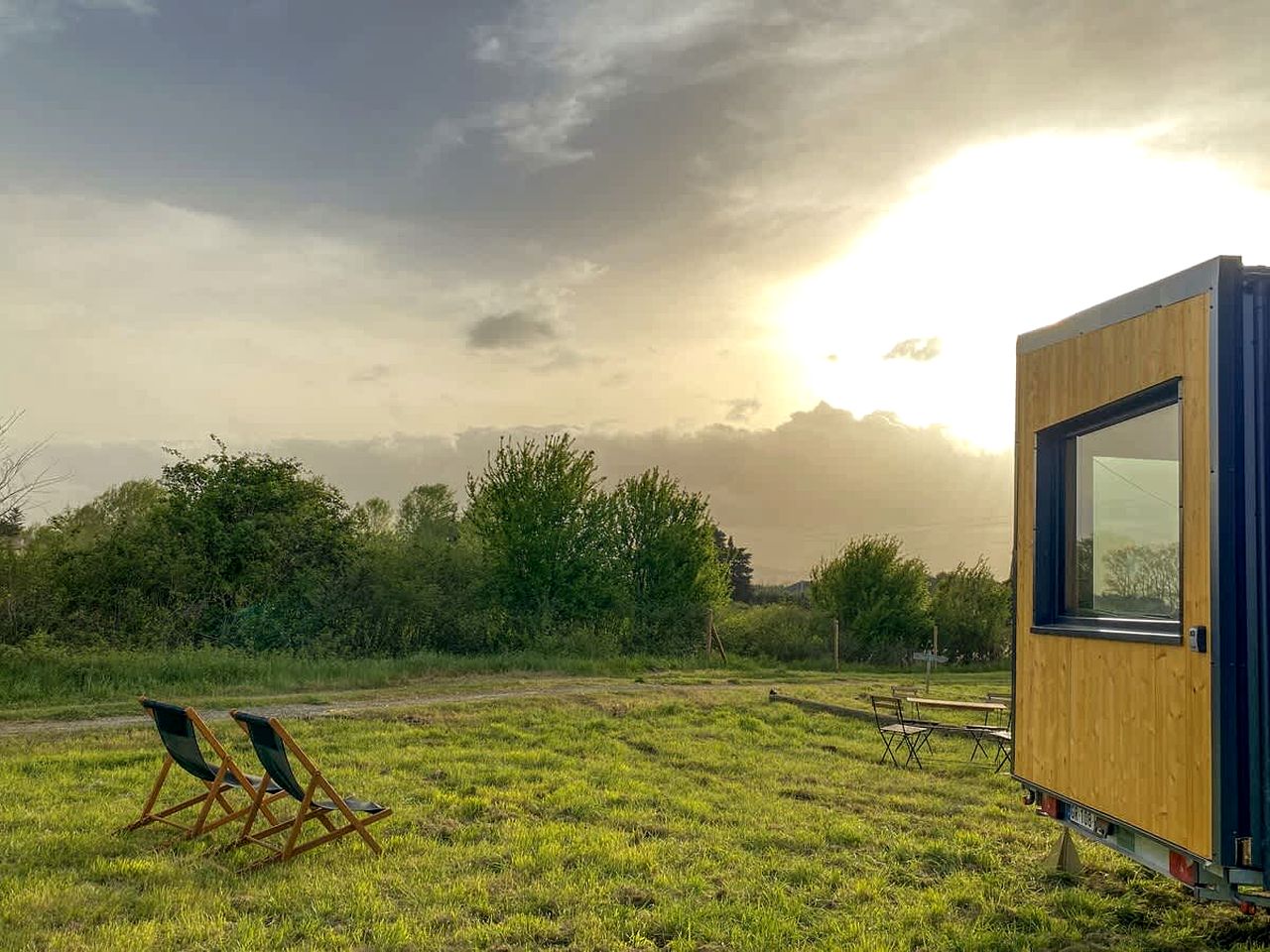 Charming Off-Grid Eco-Retreat with Sunset Views Near Montélimar | Châteauneuf-du-Rhône, France